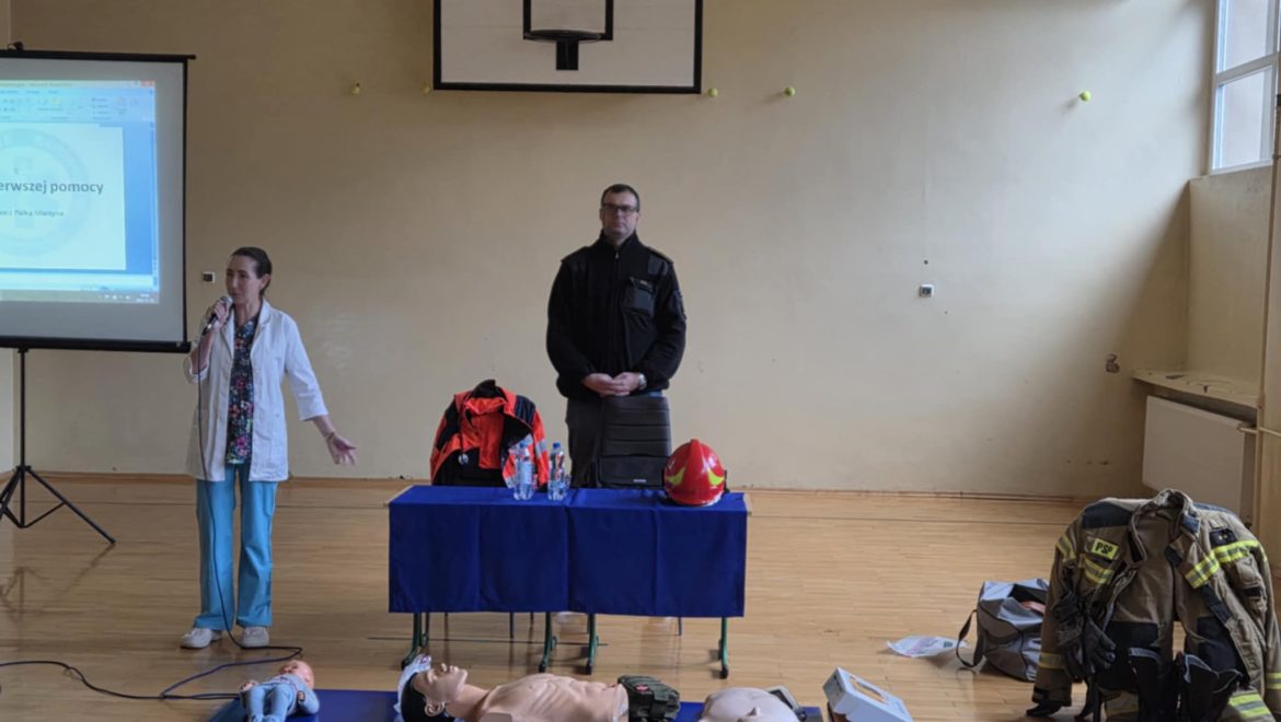 WYJĄTKOWI GOŚCIE W NASZEJ SZKOLE – WIZYTA LEKARZA I STRAŻAKA