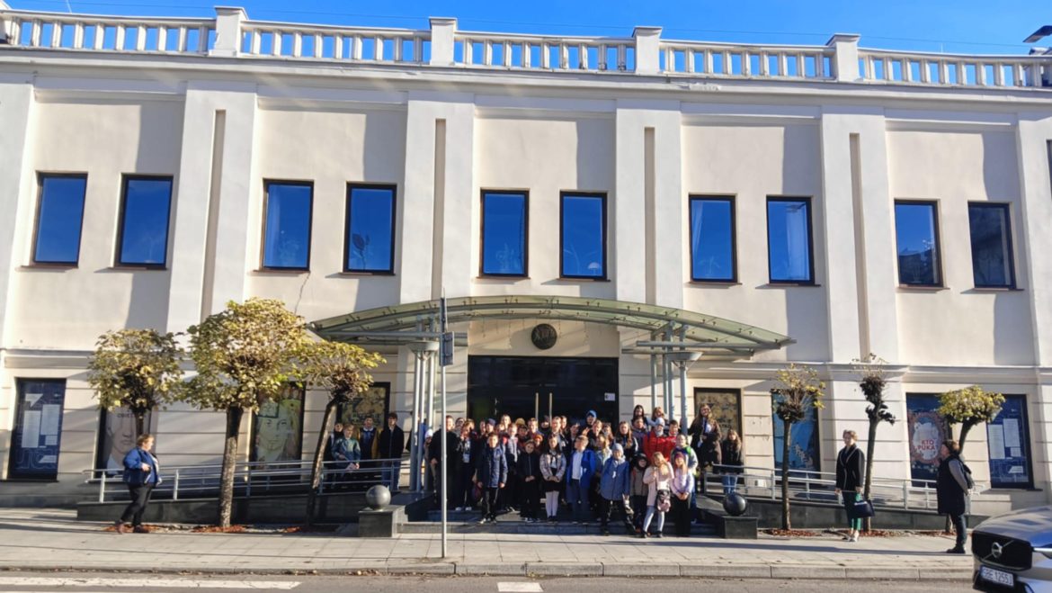 Spotkanie z Anią z Zielonego Wzgórza – uczniowie w teatrze