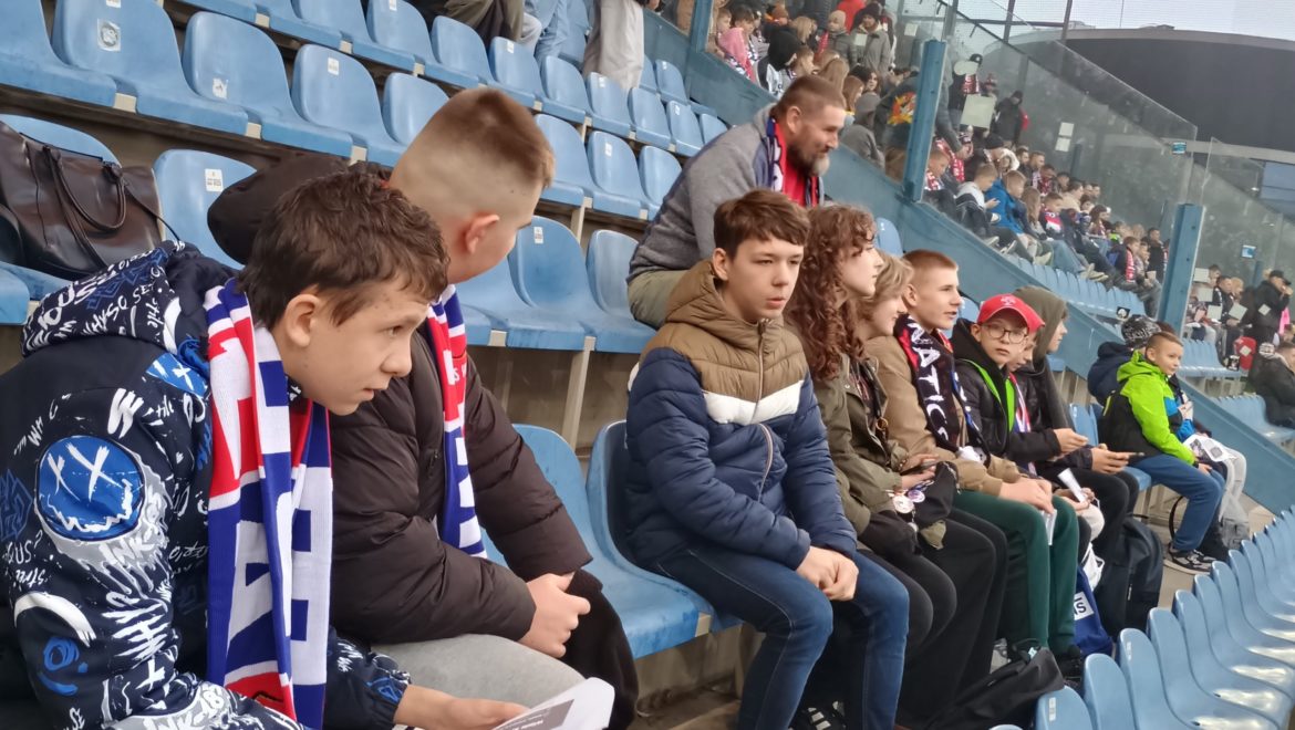 Uczniowie naszej szkoły na meczu Wisły Kraków – emocje, integracja i sportowa atmosfera