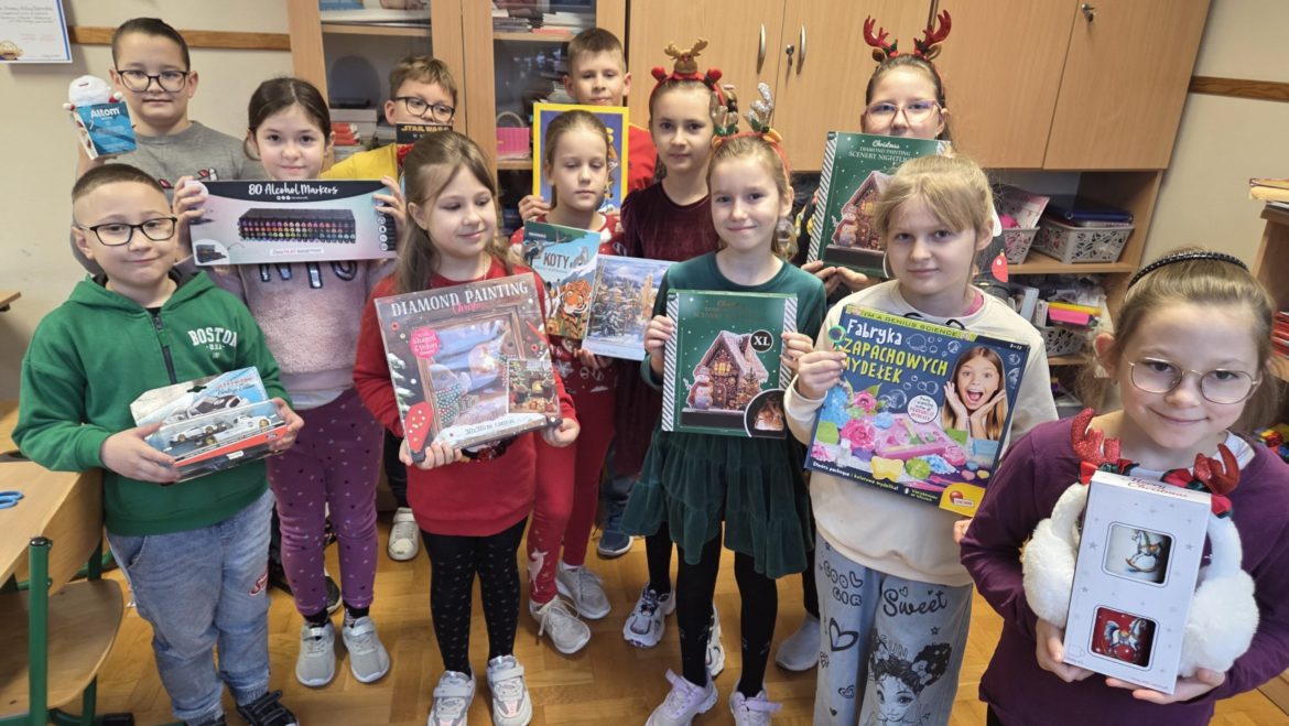 Radosne Mikołajki w klasie III!🎁